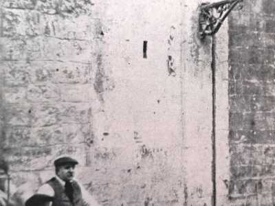 Concorrenti di Viola erano S�dece-e mm�enze di Francesco Paolo Michetti (nella foto) situato nei pressi della chiesa di San Gregorio e Pablos�ste sotto Palazzo di Citt�